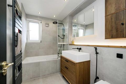 88 Vicarage Lane, Stratford, London, E15 4HQ