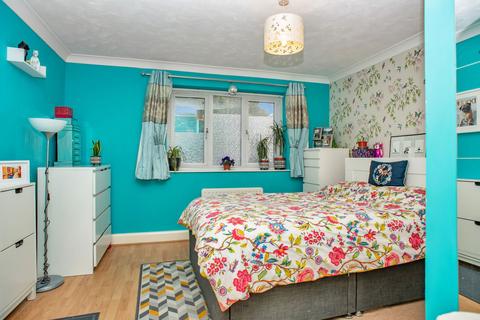 26 Semple Gardens, Chatham, ME4 6QD