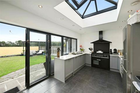 4 bedroom detached house for sale, Little Wakering Road, Little Wakering, Southend-on-Sea, Essex, SS3