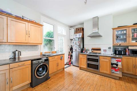 2 bedroom flat for sale, Harpenden Road, Aldersbrook