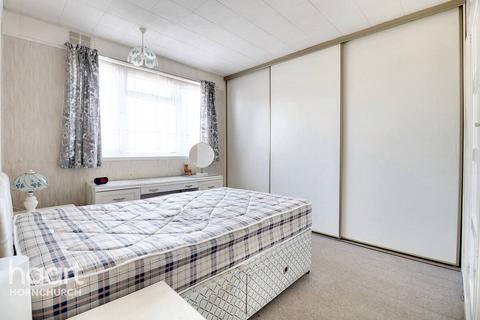 94 Albany Road, Hornchurch, RM12 4AG