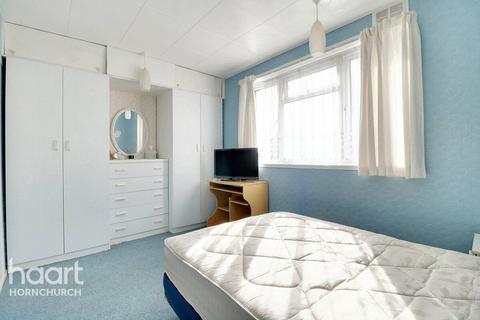 94 Albany Road, Hornchurch, RM12 4AG