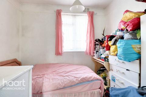 94 Albany Road, Hornchurch, RM12 4AG