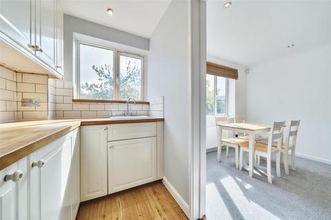 2 bedroom maisonette for sale, Hogarth Crescent, Colliers Wood SW19