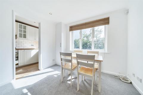 2 bedroom maisonette for sale, Hogarth Crescent, Colliers Wood SW19