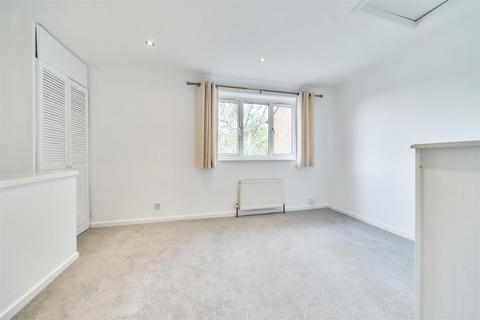 78 Hogarth Crescent, London, SW19 2DW