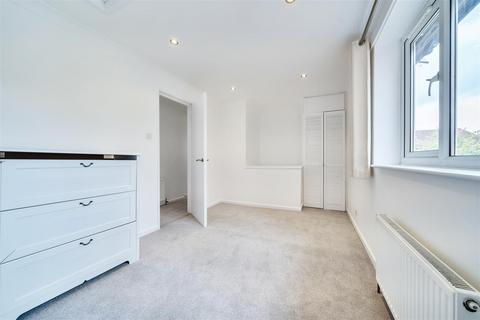 78 Hogarth Crescent, London, SW19 2DW