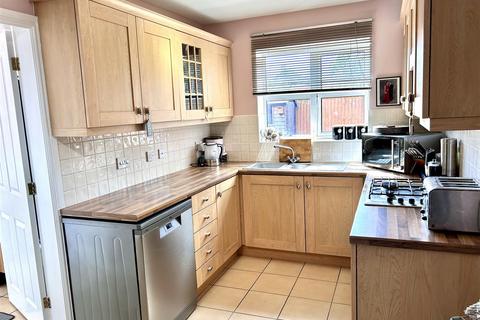 4 bedroom detached house for sale, Brockton Avenue, Farndon