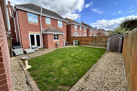 4 bedroom detached house for sale, Brockton Avenue, Farndon