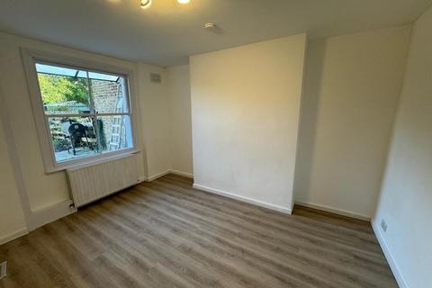 1 bedroom maisonette to rent, Basement Flat in Mildmay Grove North, London