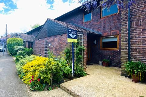 3 bedroom terraced house for sale, Church Street, Surrey TW18