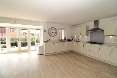 5 bedroom detached house for sale, Cascades Way, Little Common, Bexhill-on-Sea, TN39