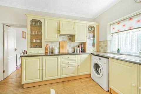 4 bedroom end of terrace house for sale, Main Road, Neath