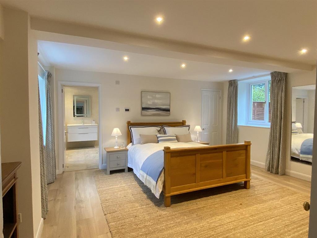 Beech Cottage - bedroom 1.jpg