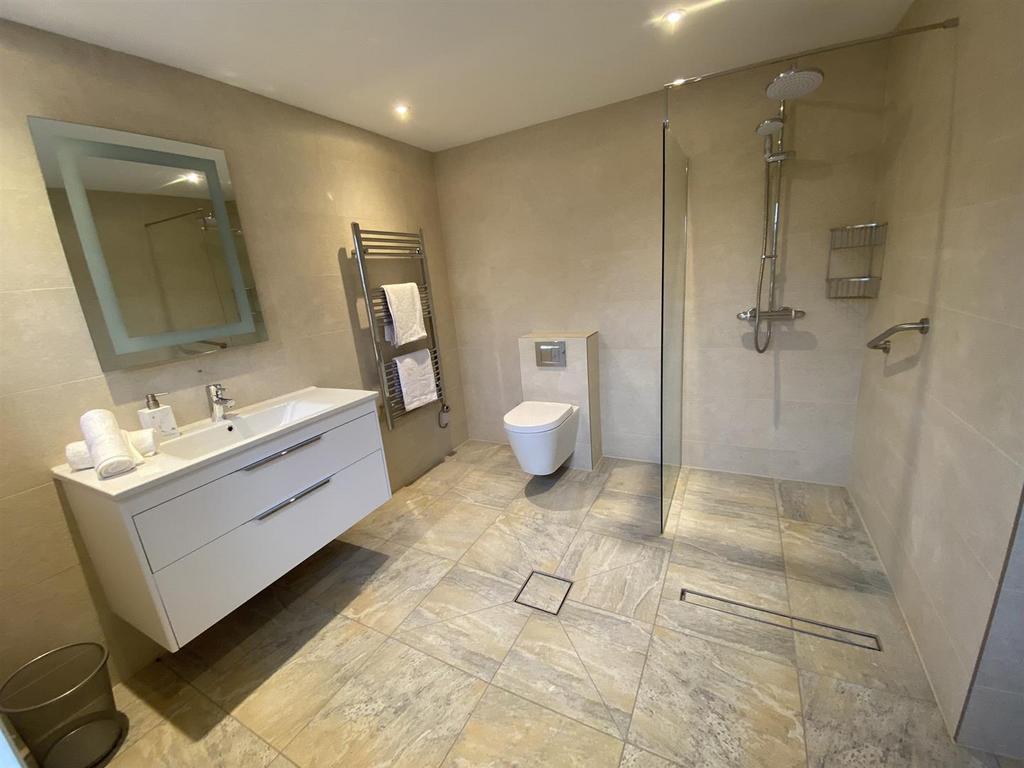 Beech Cottage - en-suite x2.jpg