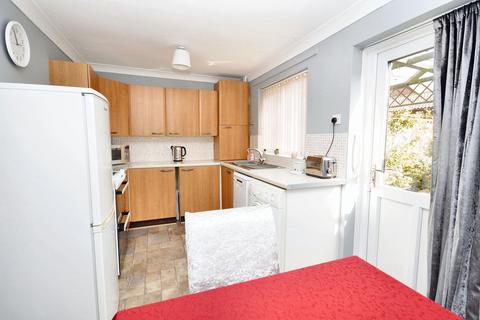 9 Perries Mead, Folkestone, CT19 5UD