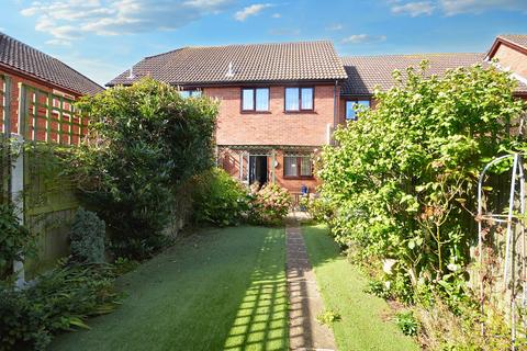 9 Perries Mead, Folkestone, CT19 5UD