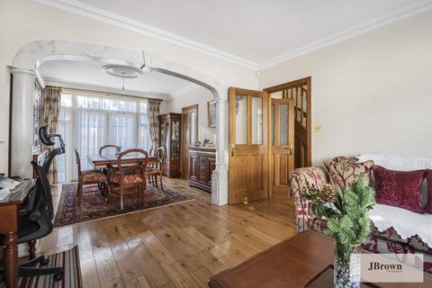 17 Woodside Park, London, SE25 5DN