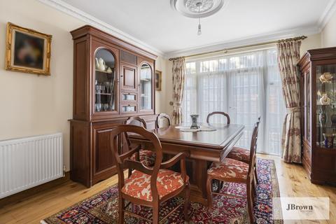 17 Woodside Park, London, SE25 5DN