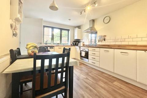 3 bedroom terraced house for sale, Harmer Close, Cirencester