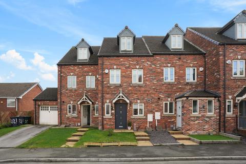 3 bedroom townhouse for sale, Progress Drive, Bramley