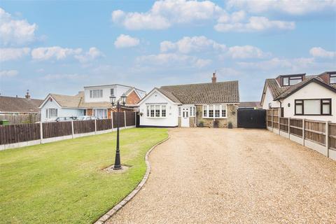 2 bedroom bungalow for sale, Oaklands Close, Sevenoaks TN15