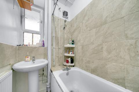 1 bedroom flat for sale, Shadwell Gardens, London E1