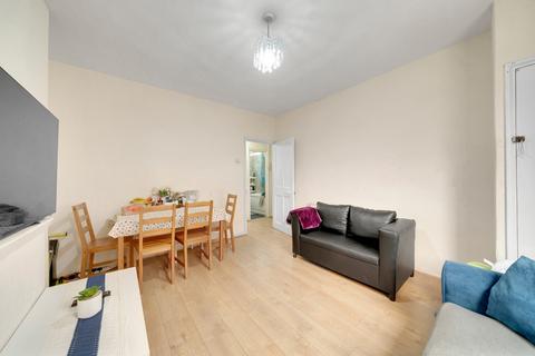 1 bedroom flat for sale, Shadwell Gardens, London E1