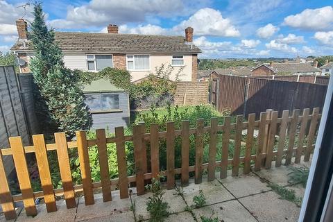 3 bedroom semi-detached house to rent, Dockfield Avenue, Dovercourt CO12