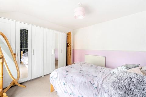 7 Greenway, Wallington, SM6 8DQ