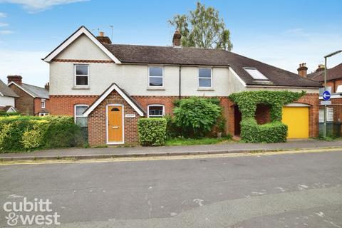 4 bedroom semi-detached house to rent, St. James's Place Cranleigh GU6