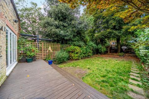 4 bedroom ground floor flat to rent, Canfield Gardens, South Hampstead, NW6