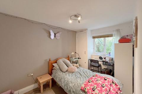 1 Cottage Close, Burntwood, WS7 4YA