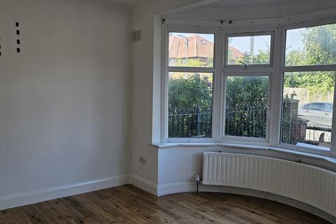 3 bedroom flat to rent, London NW10