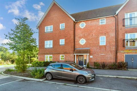 2 bedroom ground floor flat for sale, Webber Street, Horley, Surrey