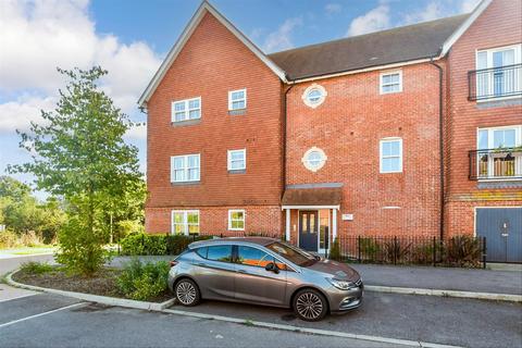 2 bedroom ground floor flat for sale, Webber Street, Horley, Surrey