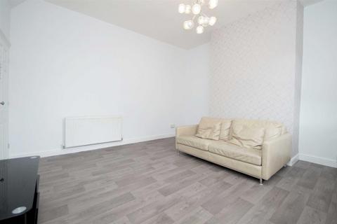 1 bedroom terraced house to rent, South Parade