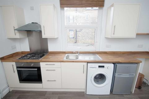 1 bedroom terraced house to rent, South Parade