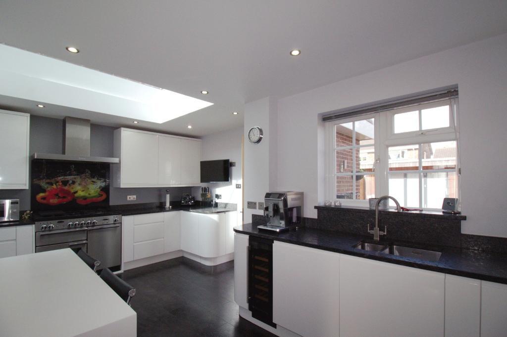 Thackers Way, Deeping St James, Pe6 8hp 4 bed link detached house for