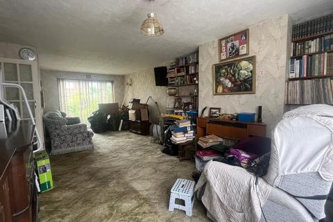 3 bedroom semi-detached house for sale, Hill Rise, Sundon Park, Luton, Bedfordshire, LU3 3EA