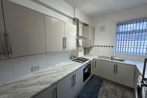 4 bedroom terraced house to rent, Attwood Street, Manchester M12