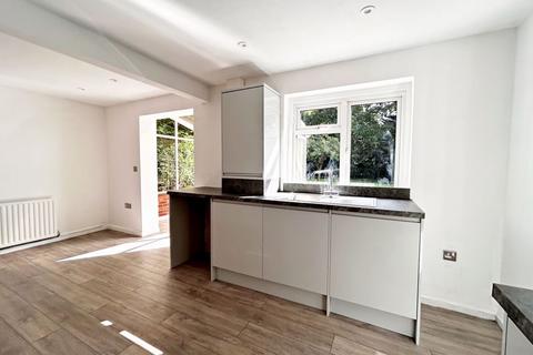 14 Avenbury Close, Redditch, B98 0AY