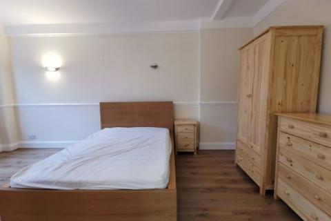 Studio to rent, Gloucester Place, London NW1