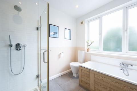 36 Meadow Close, London, SW20 9JB