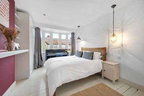 36 Meadow Close, London, SW20 9JB