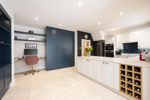 36 Meadow Close, London, SW20 9JB