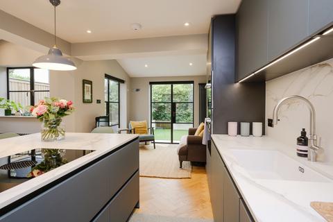 84 Dundonald Road, London, SW19 3PN