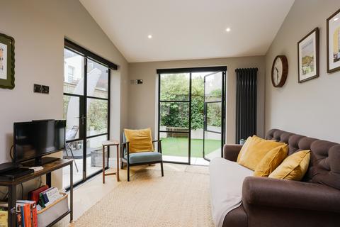 84 Dundonald Road, London, SW19 3PN