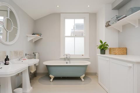 84 Dundonald Road, London, SW19 3PN