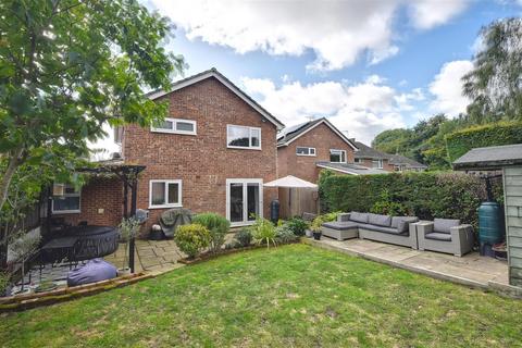 3 bedroom detached house for sale, Leslie Crescent, St. Michaels, Tenterden